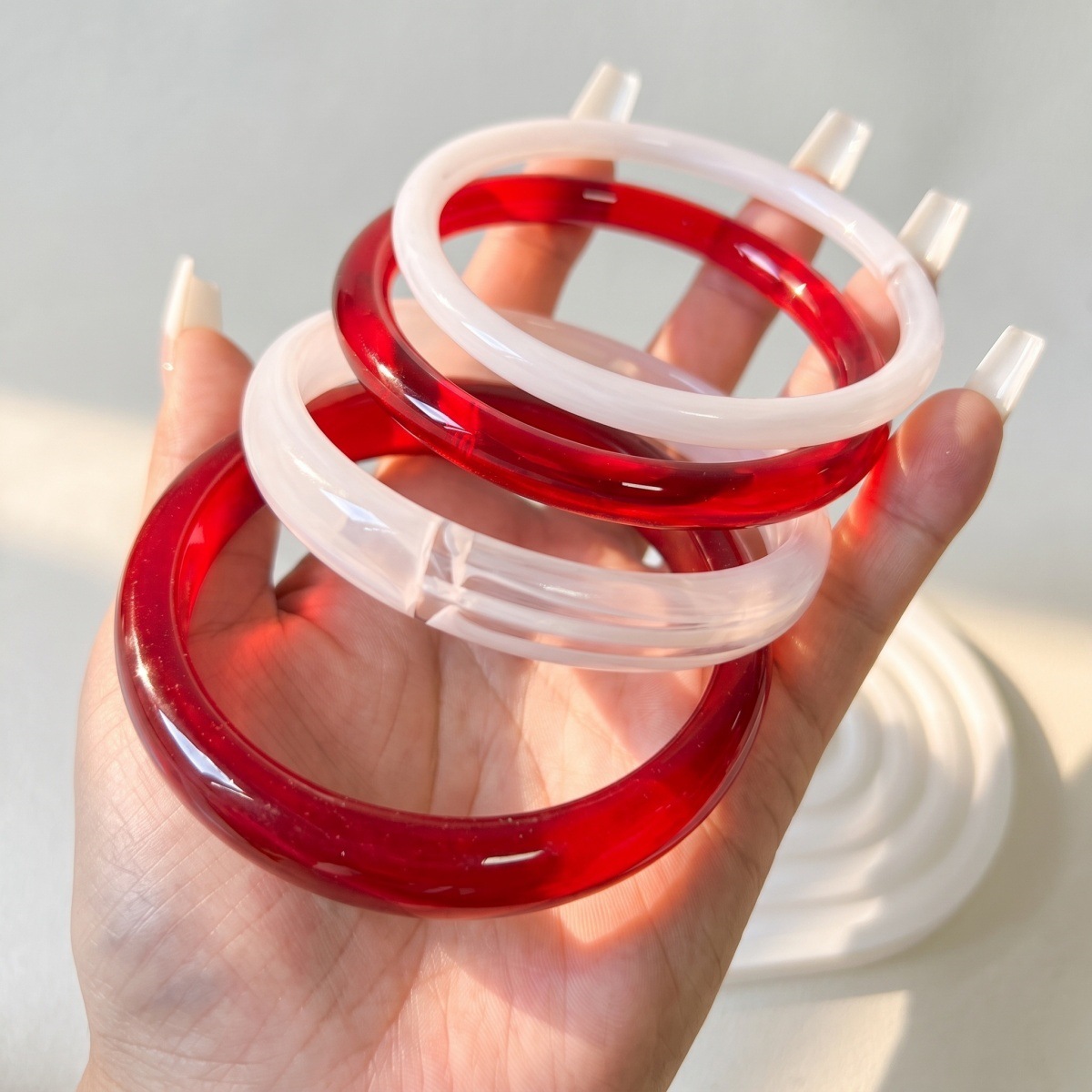 4pcs Red and White Stackable Acrylic Bangles Set
